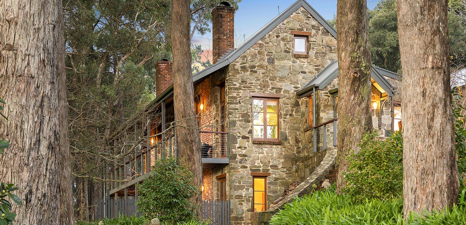 DeeAnne Hunt Lifestyle Property Adelaide Hills Real Estate Agent DeeAnne Hunt Lifestyle Property Adelaide Hills Real Estate Agent